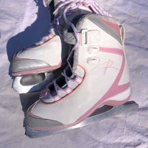 💗pink ice skates!!
